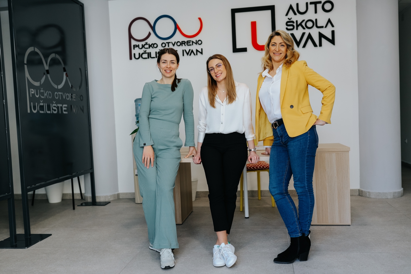 Rade kao instruktorice vožnje - i za kamion, predaju na učilištu, administriraju...